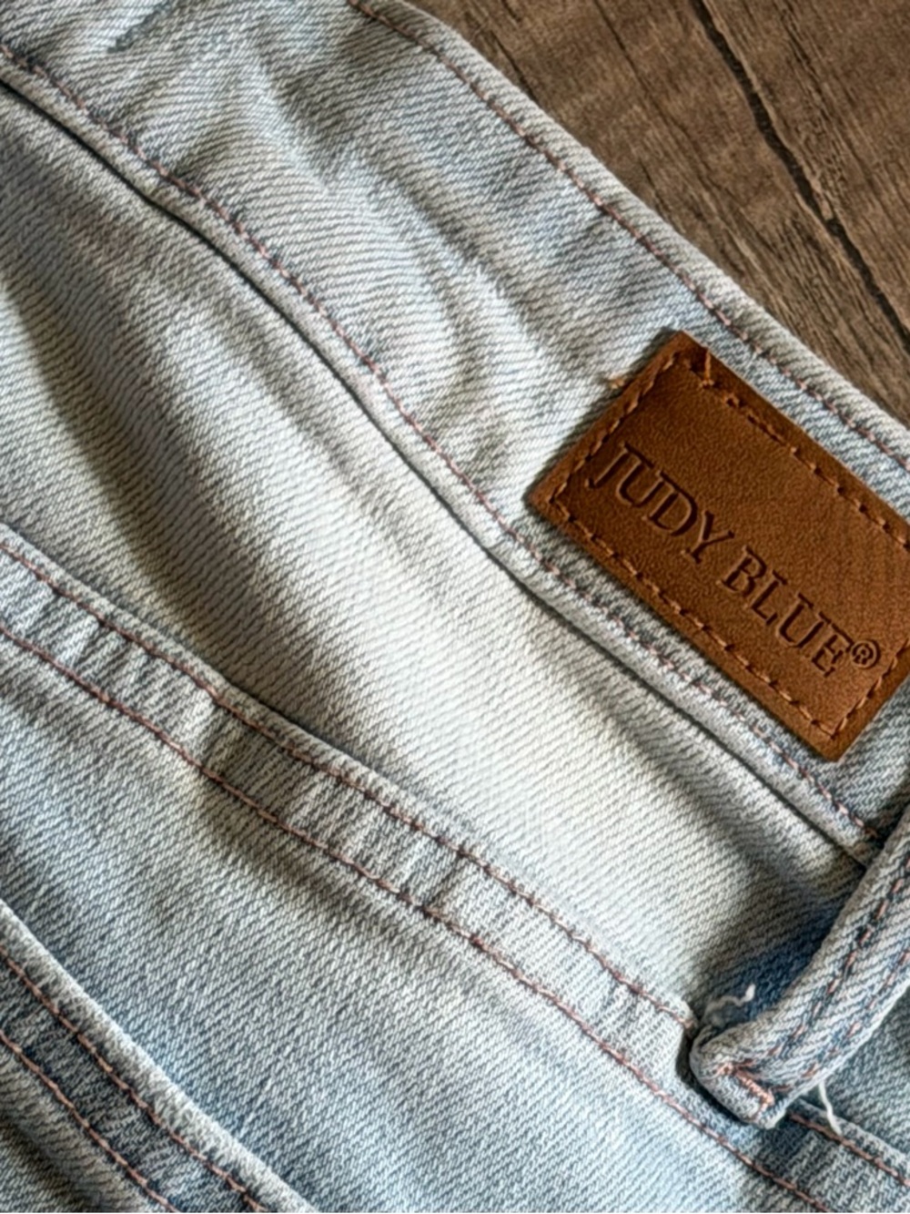 Judy Blue Boyfriend Fit Distressed Light Wash Jeans Size 5/27 - Picture 6 of 8